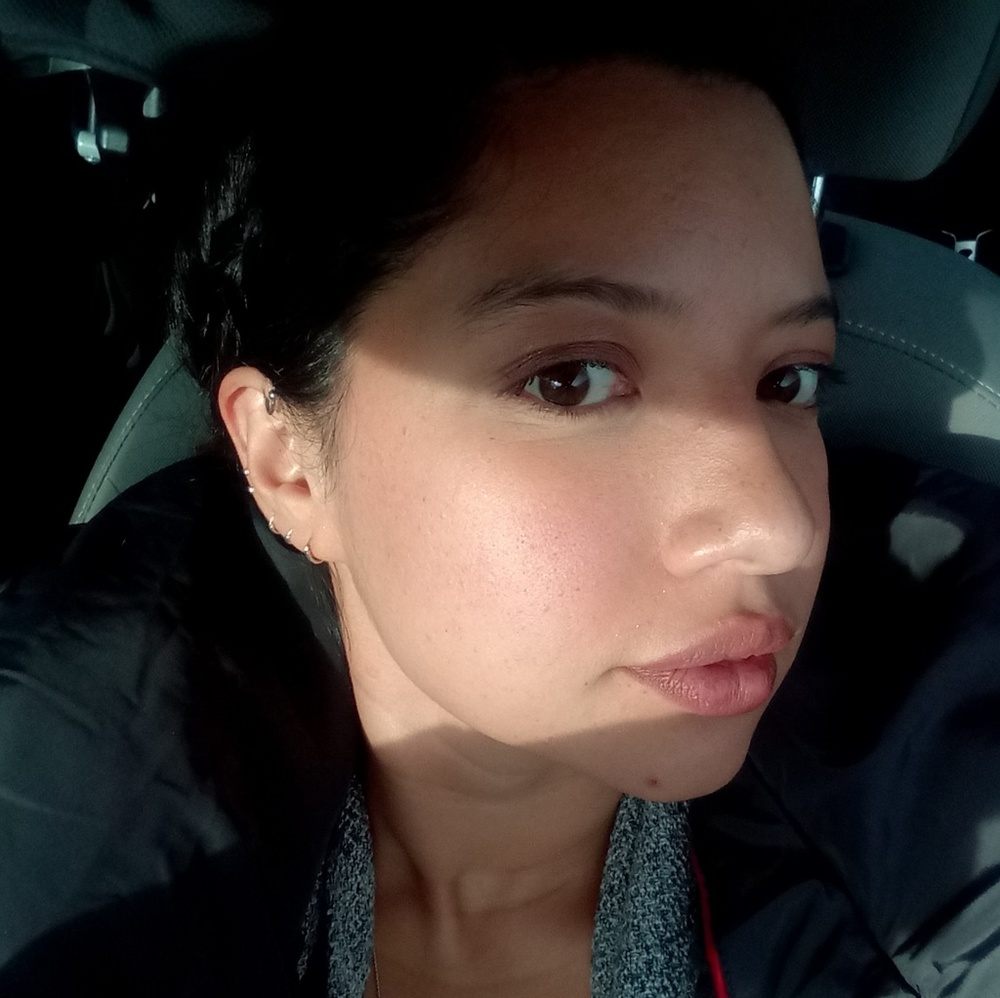 Meet the seller! 🌷🌻